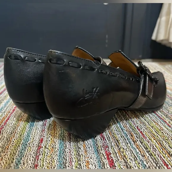 Fluevog NEARLY NEW Truth Colleen black loafers w/ skull t-strap buckle - 6