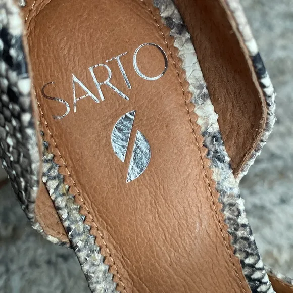 Franco Sarto A-Toby open sides snakeskin pointed to flats size 7