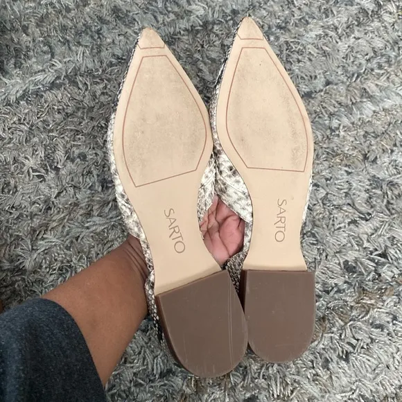 Franco Sarto A-Toby open sides snakeskin pointed to flats size 7