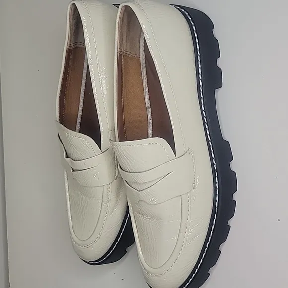 FRANCO SARTO Stylish White Loafers SIZE 9.5 beautiful shoes for ladies Moccasins