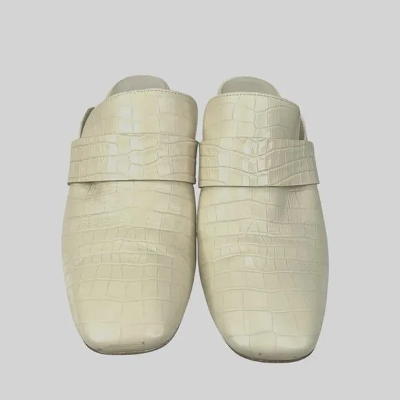 Freda Salvador Women’s Cream Embossed Crocodile Loafers Size US 9.5