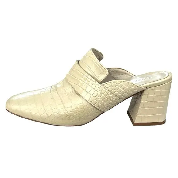 Freda Salvador Women’s Cream Embossed Crocodile Loafers Size US 9.5