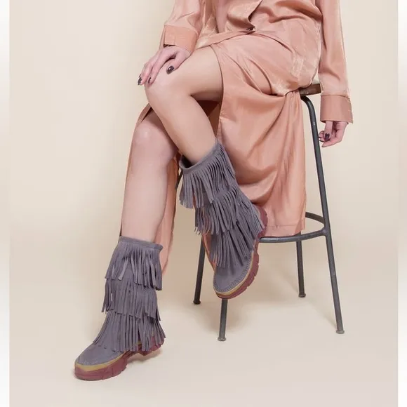 Free People Brand New LaidBack London Pull on Fringe Suede boots Coachella 🌈🌸