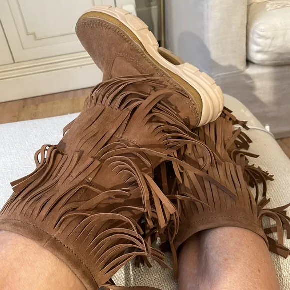 Free People Brand New LaidBack London Pull on Fringe Suede boots Coachella 🌈🌸