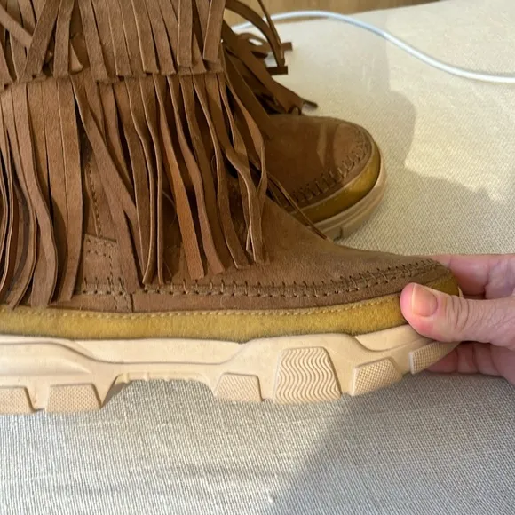 Free People Brand New LaidBack London Pull on Fringe Suede boots Coachella 🌈🌸