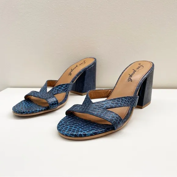 Free People Charlie V Block Heel Sandals Blue Croc Size 39 slides reptile boho
