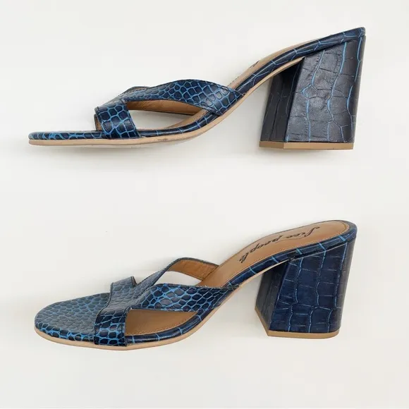 Free People Charlie V Block Heel Sandals Blue Croc Size 39 slides reptile boho