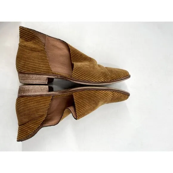 Free people EU 40 Tan Gold Corduroy D'orsay Flats