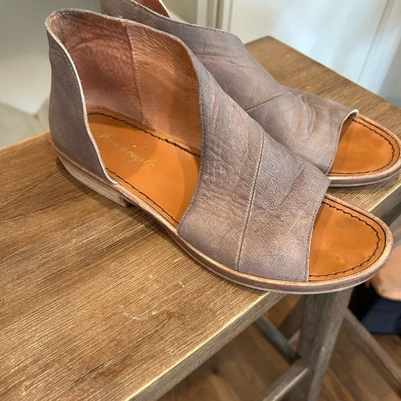 Free People Mont Blanc taupe Leather dark Gray Open Toe Sandals Flats Size 38