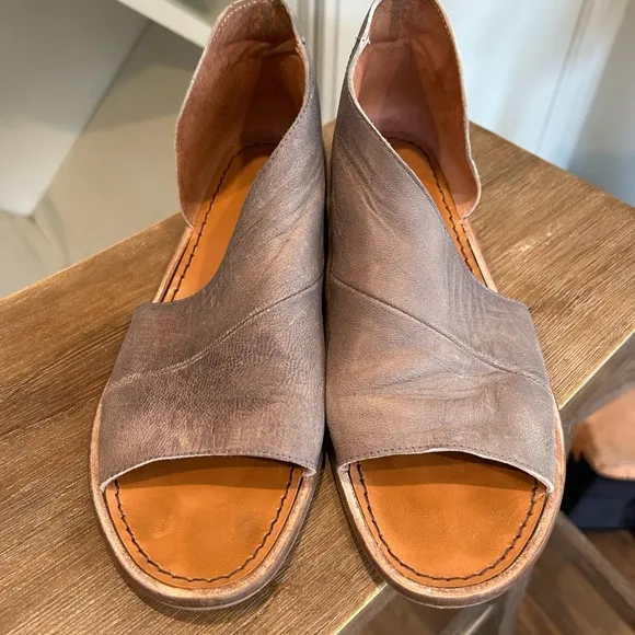 Free People Mont Blanc taupe Leather dark Gray Open Toe Sandals Flats Size 38