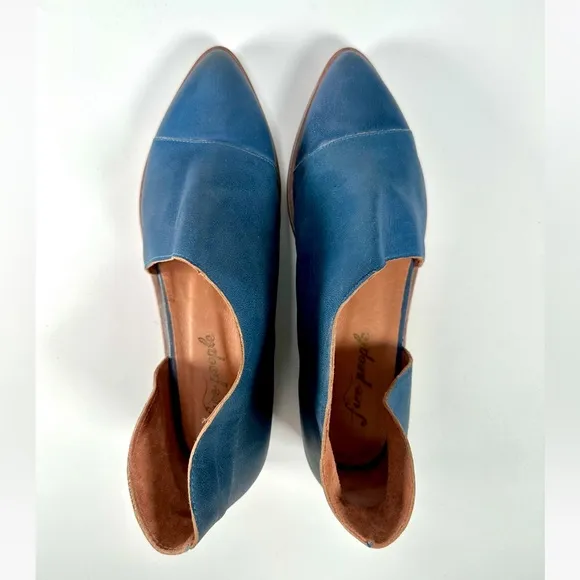 Free People Royale Flat Leather Cut Out Shoe in Indigo