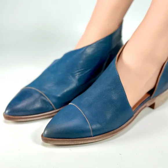 Free People Royale Flat Leather Cut Out Shoe in Indigo
