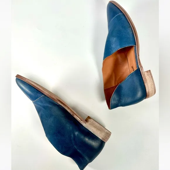 Free People Royale Flat Leather Cut Out Shoe in Indigo