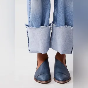 Free People Royale Flat Leather Cut Out Shoe in Indigo