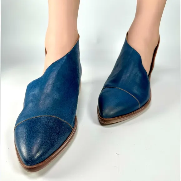 Free People Royale Flat Leather Cut Out Shoe in Indigo
