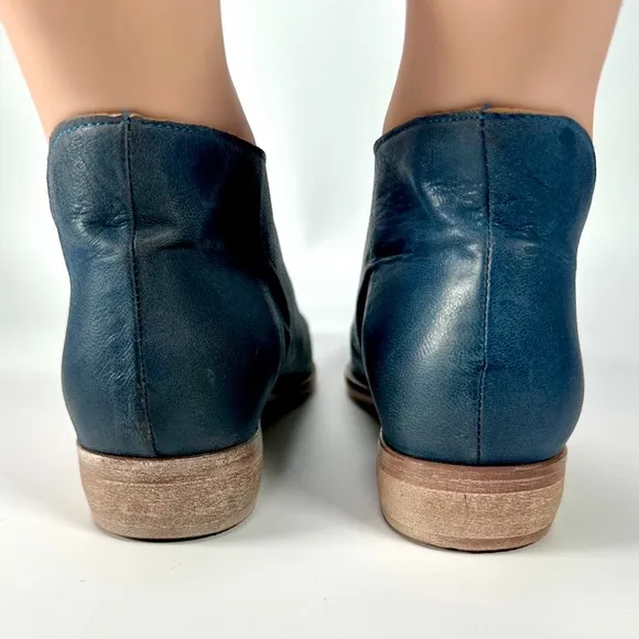 Free People Royale Flat Leather Cut Out Shoe in Indigo