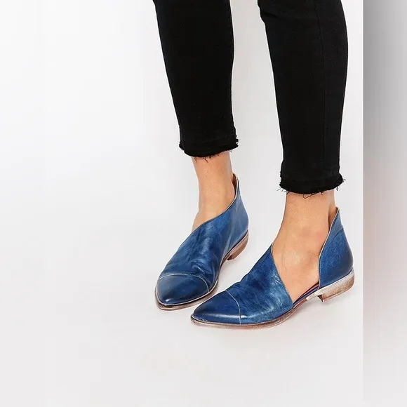 Free People Royale Flat Leather Cut Out Shoe in Indigo