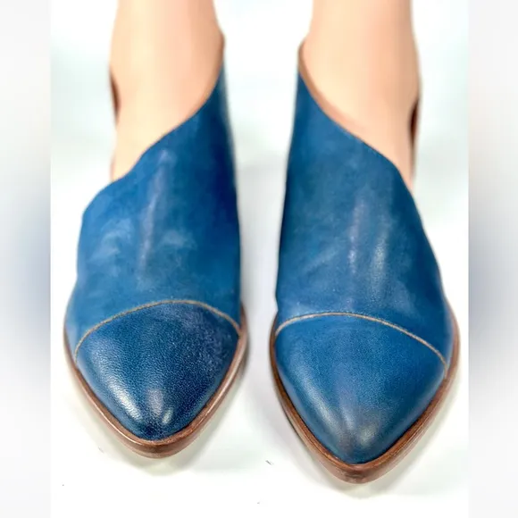 Free People Royale Flat Leather Cut Out Shoe in Indigo