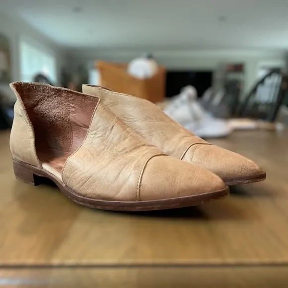 Free People Royale side cut out flats Size 41 US 11