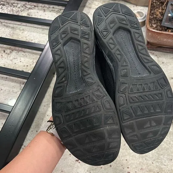 Gently worn APL tech loom sneakers