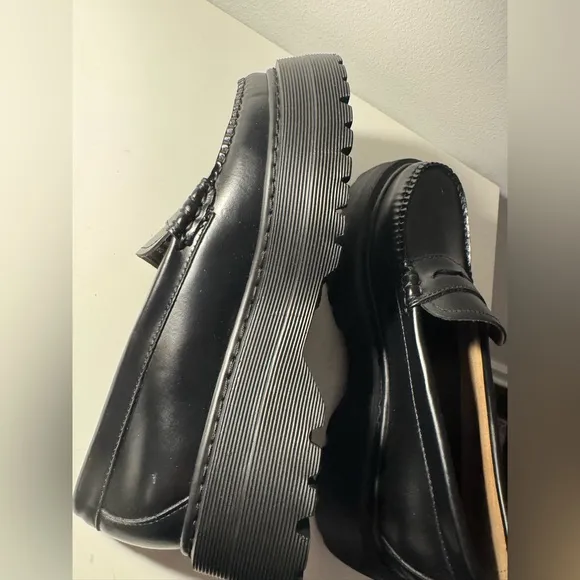 GH Bass Whitney Platform Loafers NWOT