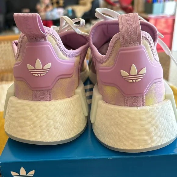 Girls Adidas Nomad R1 J Blilil Sneakers NIB 4