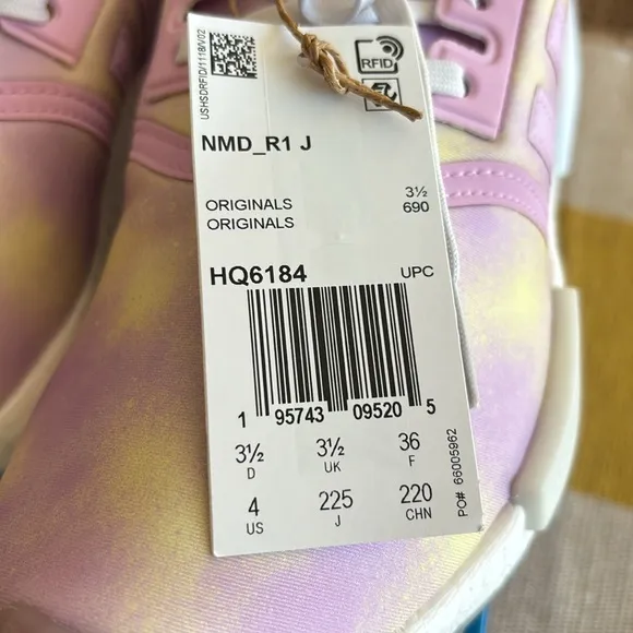 Girls Adidas Nomad R1 J Blilil Sneakers NIB 4