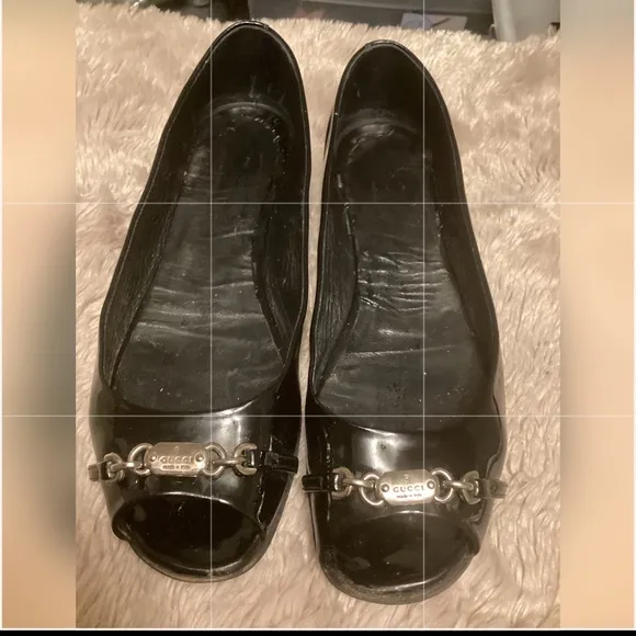 GUCCI FLATES NNAME PLATE IN FRONT PATENT LEATHER FLATS SZ  38 1/2AUTHENTIC