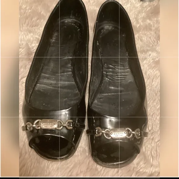 GUCCI FLATES NNAME PLATE IN FRONT PATENT LEATHER FLATS SZ  38 1/2AUTHENTIC