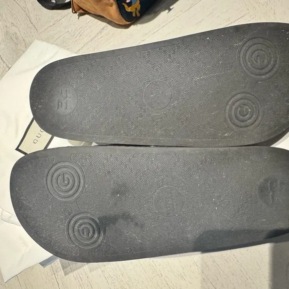 Gucci Nero Leather Slides Authentic