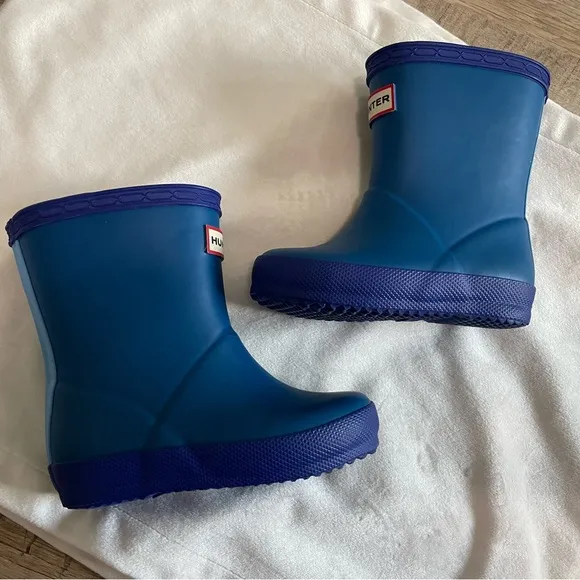 Hunter Kids First classic size 4 in color Bitter Indigo / Borealis Blue