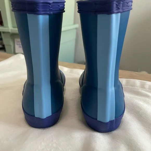 Hunter Kids First classic size 4 in color Bitter Indigo / Borealis Blue