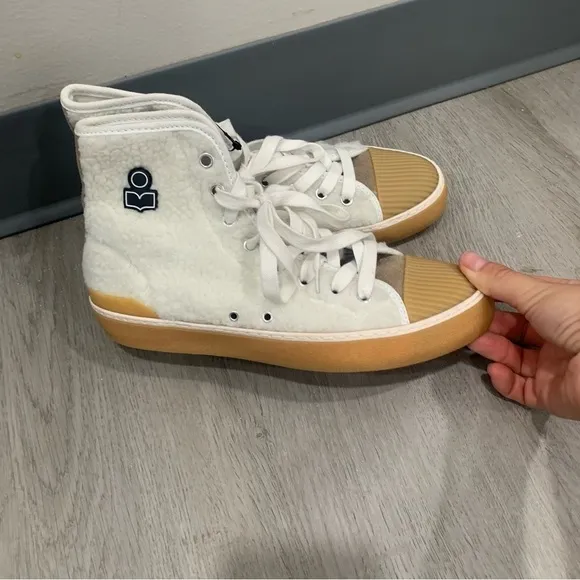 Isabel Marant Sneakers Benkeen High Top in Shearling White