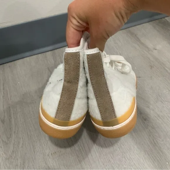 Isabel Marant Sneakers Benkeen High Top in Shearling White
