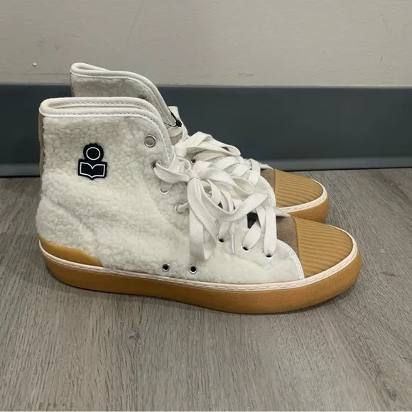 Isabel Marant Sneakers Benkeen High Top in Shearling White