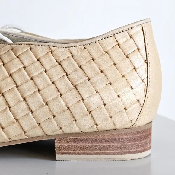Italian Luxury Handmade Women's Beige  Lace Up Loafers Sz 7.5 / EU 38 NWOT