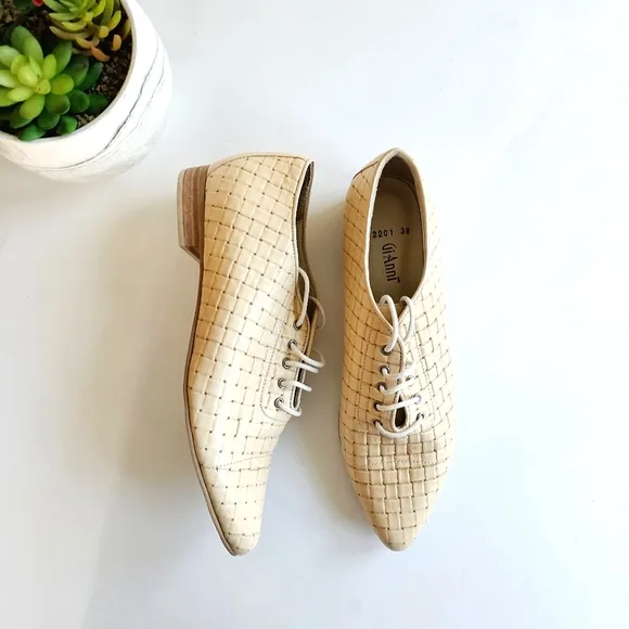 Italian Luxury Handmade Women's Beige  Lace Up Loafers Sz 7.5 / EU 38 NWOT