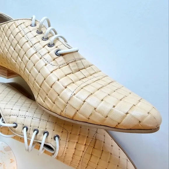 Italian Luxury Handmade Women's Beige  Lace Up Loafers Sz 7.5 / EU 38 NWOT