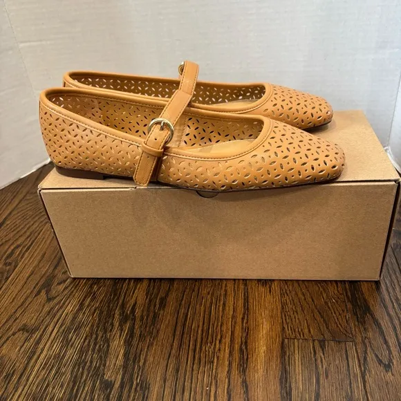 J. Crew Tan Perforated Mary Jane Flats SZ 9 Color Camel