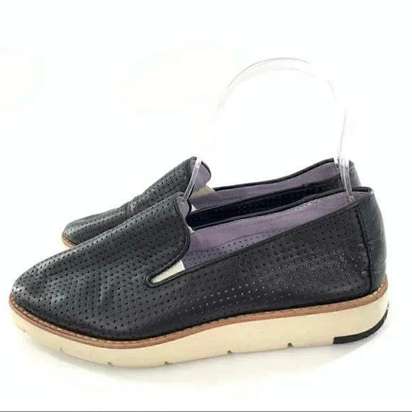 Johnston and Murphy flats sz 6 black laser cut leather flatform loafers academia