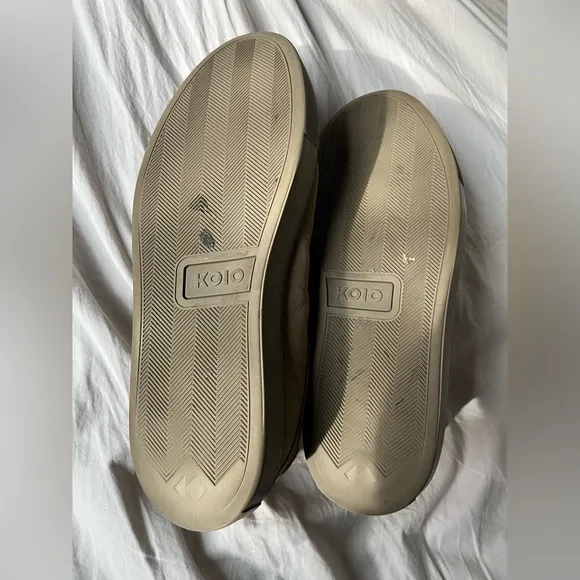 KOIO low top capri sneakers size 42- US 9