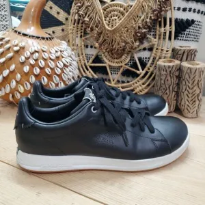 KURU Roam Men's 9.5M Classic Court Sneakers Leather Black Lace Up Low Shoe EUC