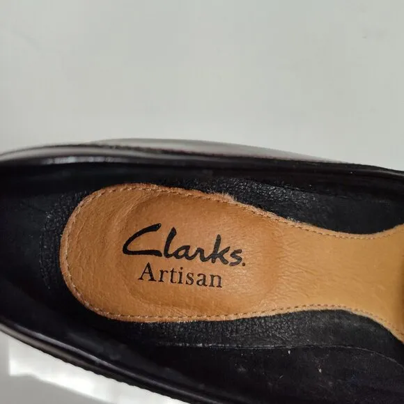 Ladies SZ 6-1/2M Clarks Artisan Burgundy Loafers