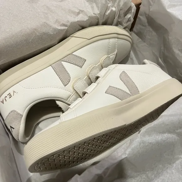 🎈last few pairs🎈🔹NEW IN BOX Veja Recife sneakers