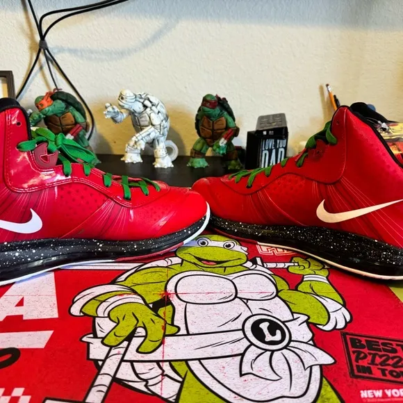 LeBron 8 V/2 ‘Christmas’ – 2011 Holiday Classic, Not a Retro