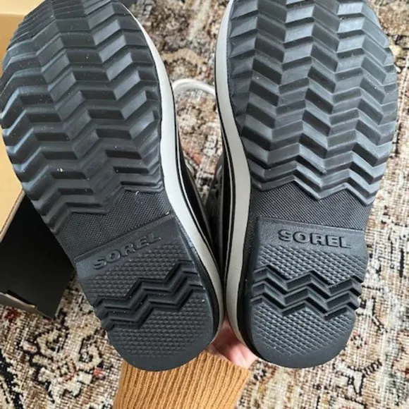Like New!!  Sorel kids size 1