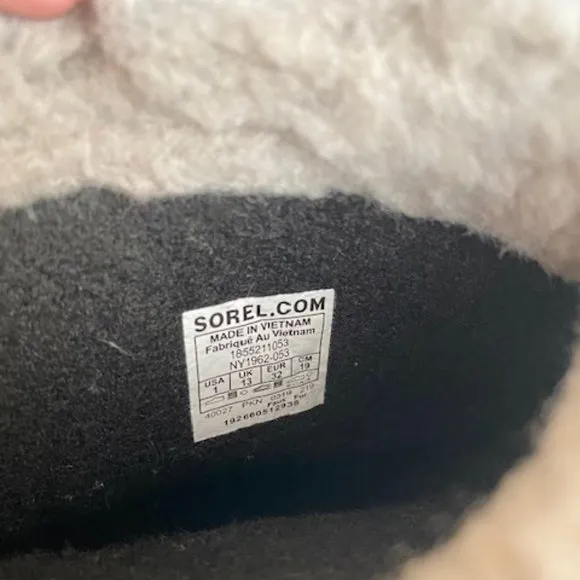 Like New!!  Sorel kids size 1