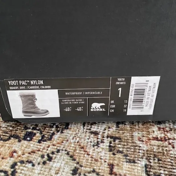 Like New!!  Sorel kids size 1
