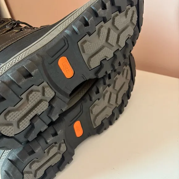 Lugz NWT Black and Brown High Waterproof Boots
