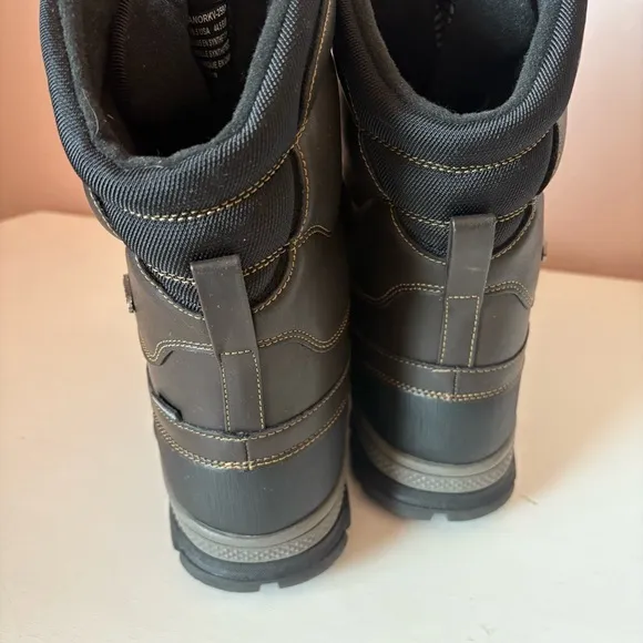 Lugz NWT Black and Brown High Waterproof Boots